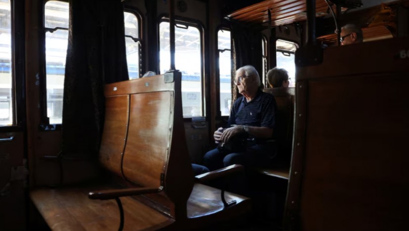 Italy's vintage trains lure tourists off beaten track